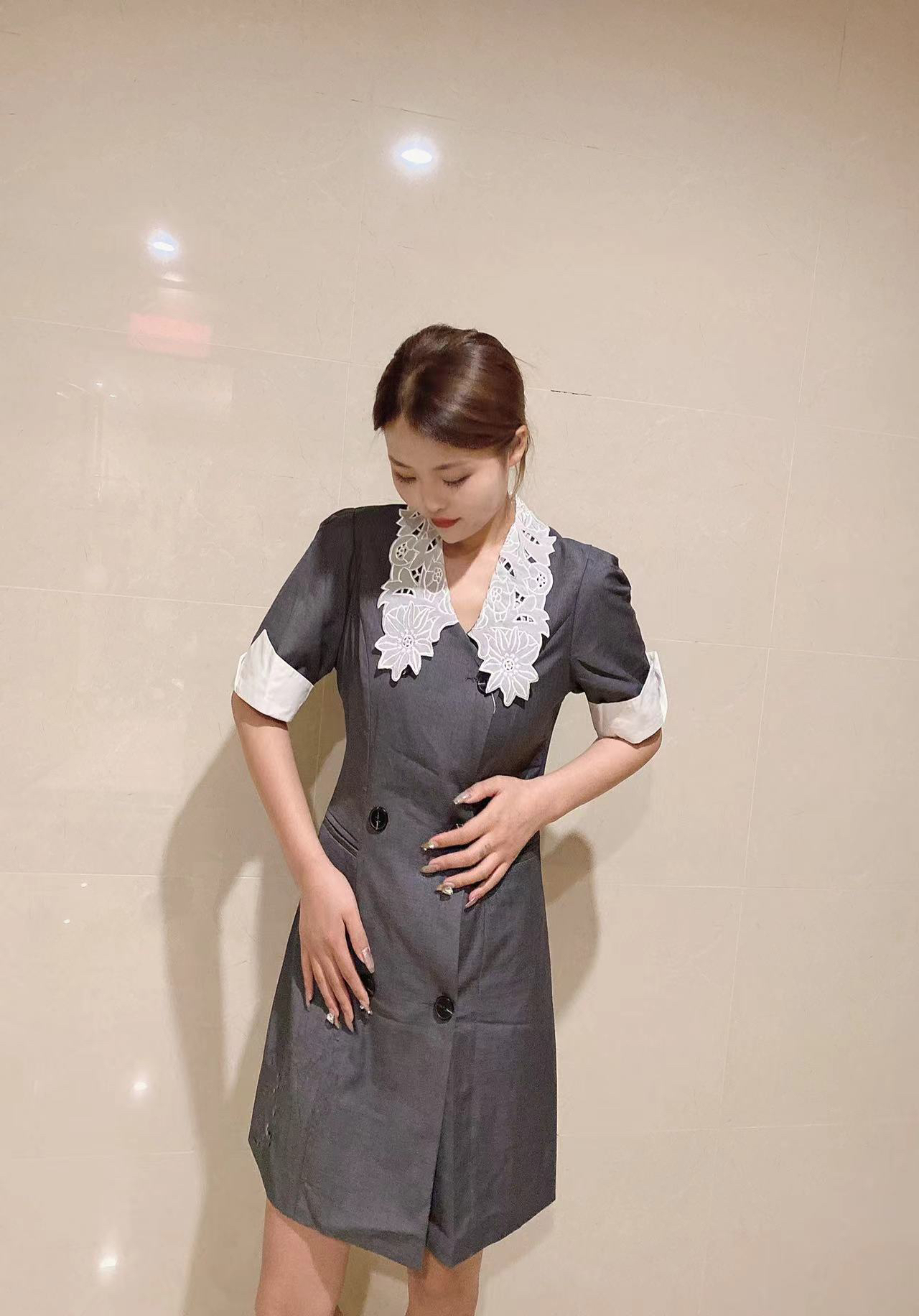 女装连衣裙蕾丝拼接女士显瘦收腰休闲