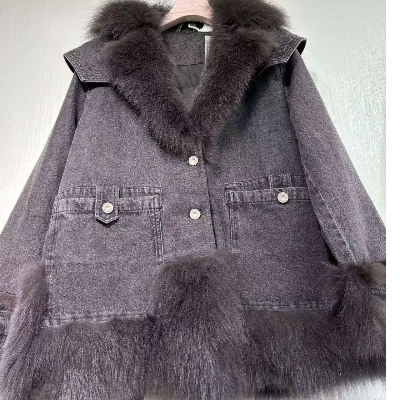 短款牛仔外套带毛领