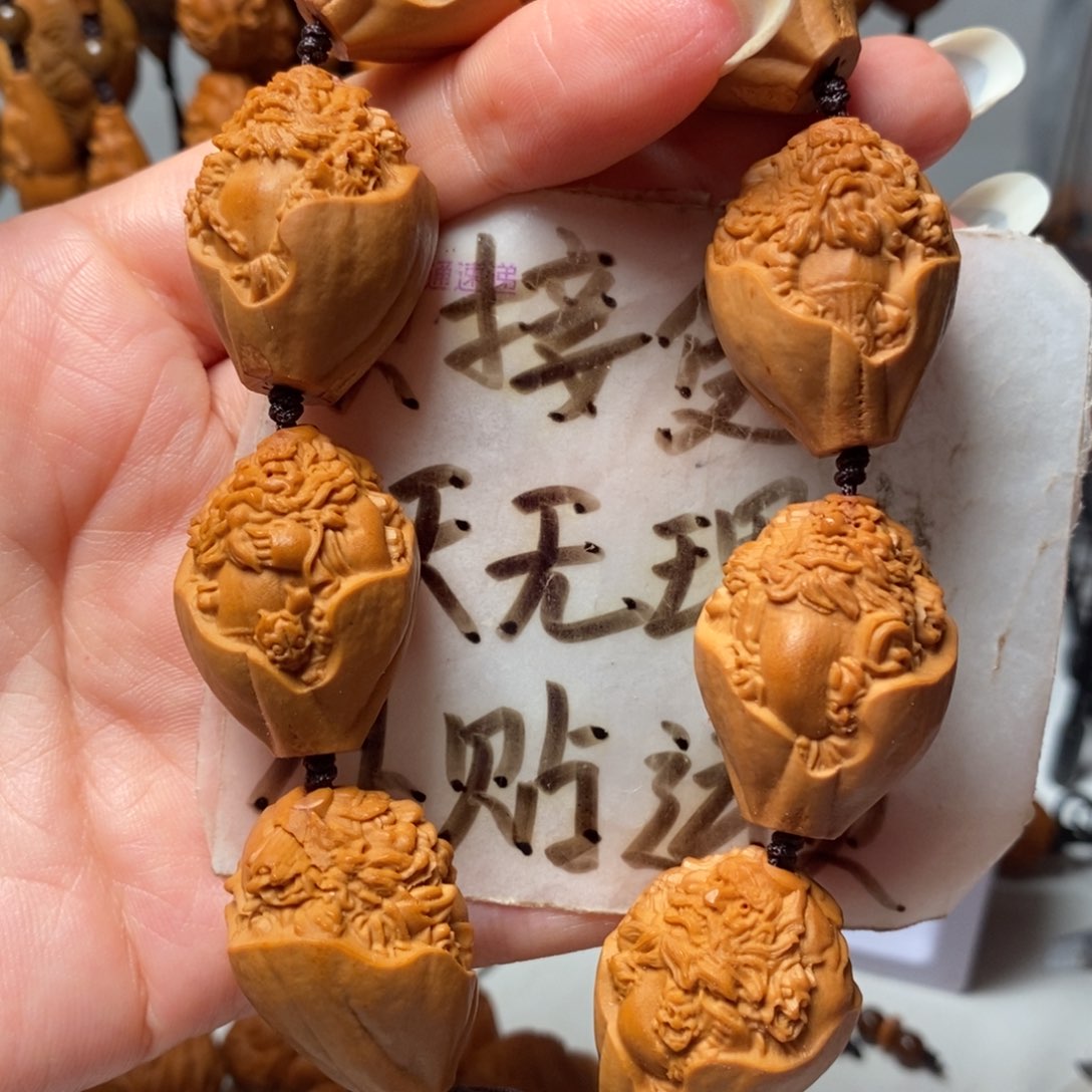 橄榄核核雕包衣钟馗