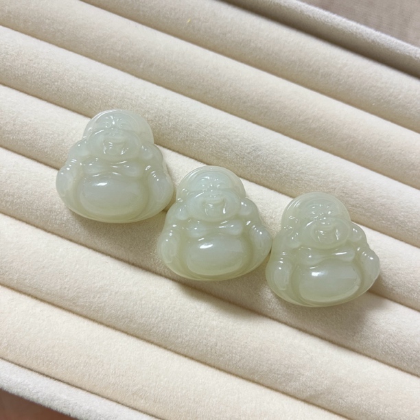 大肚佛玉坠天然和田玉蜂蜜水白30mm精致气质多样性发货拍一发一