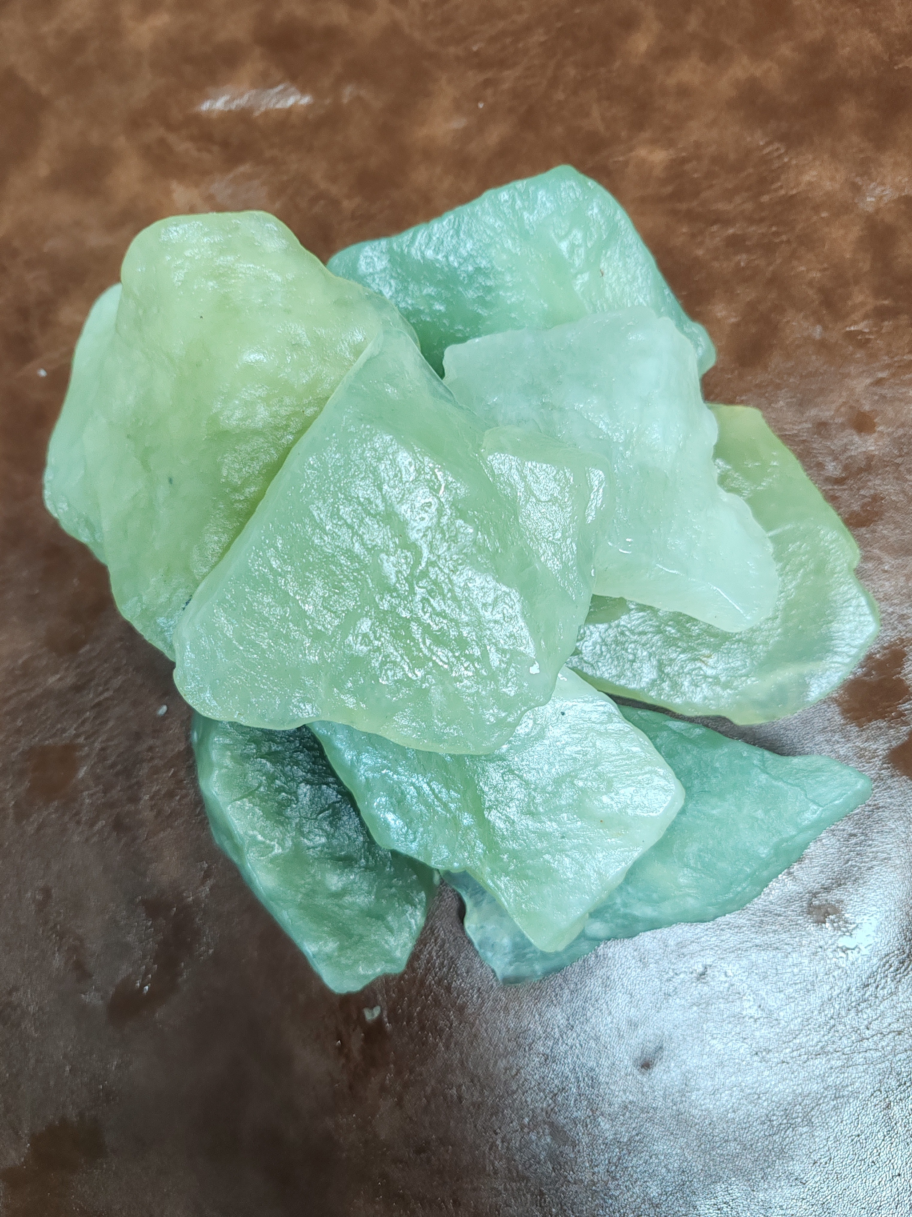 天然岫玉精品原石多样性随机发货一袋2斤左右