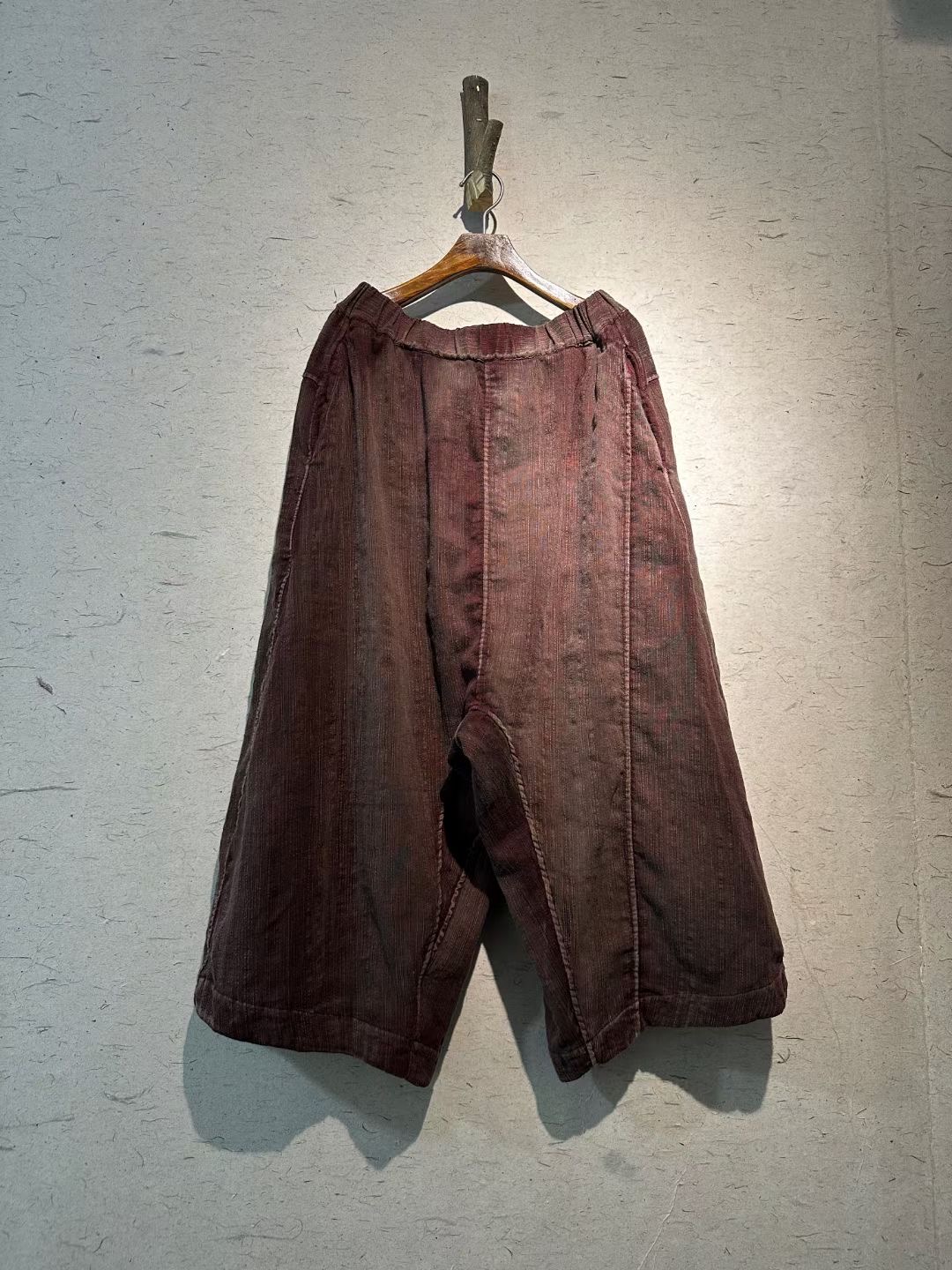 昔屿麻棉擦色做旧复古红腔调宽松裤（裤长84 臀围150腰围拉至100）