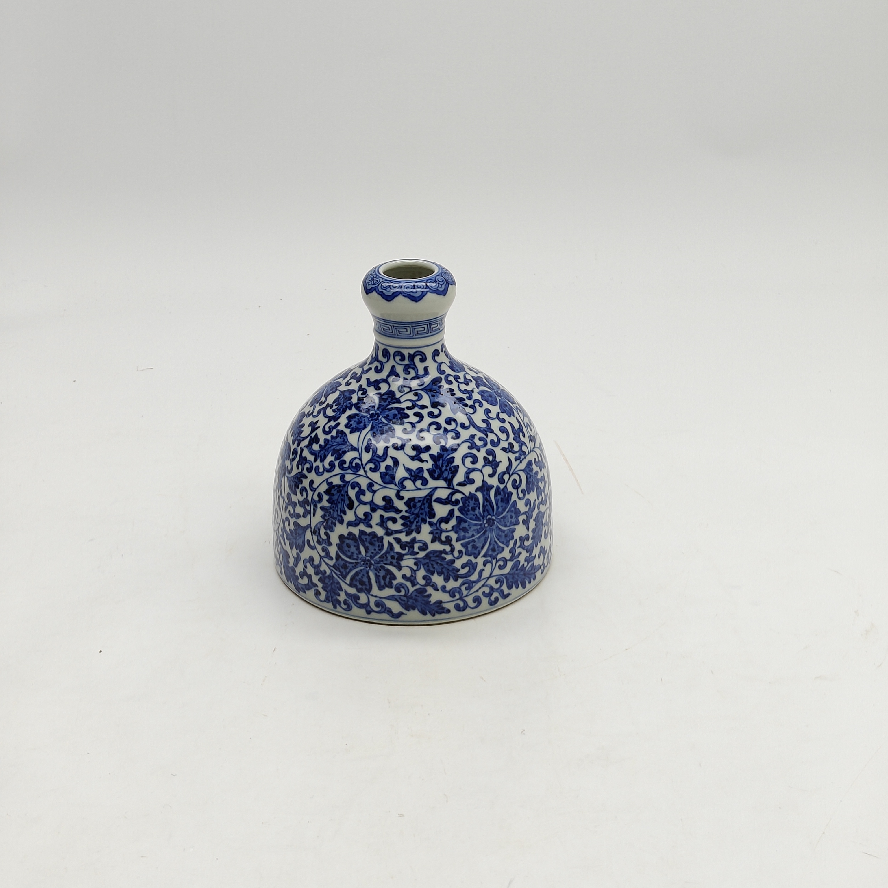 Y2313-315青花缠枝花卉蒜头长颈水盂