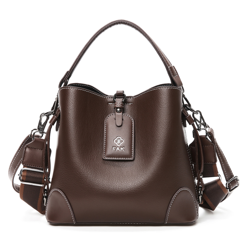 水桶包多隔层小众大容量斜挎包软皮单肩包百搭轻便能装休闲包女士