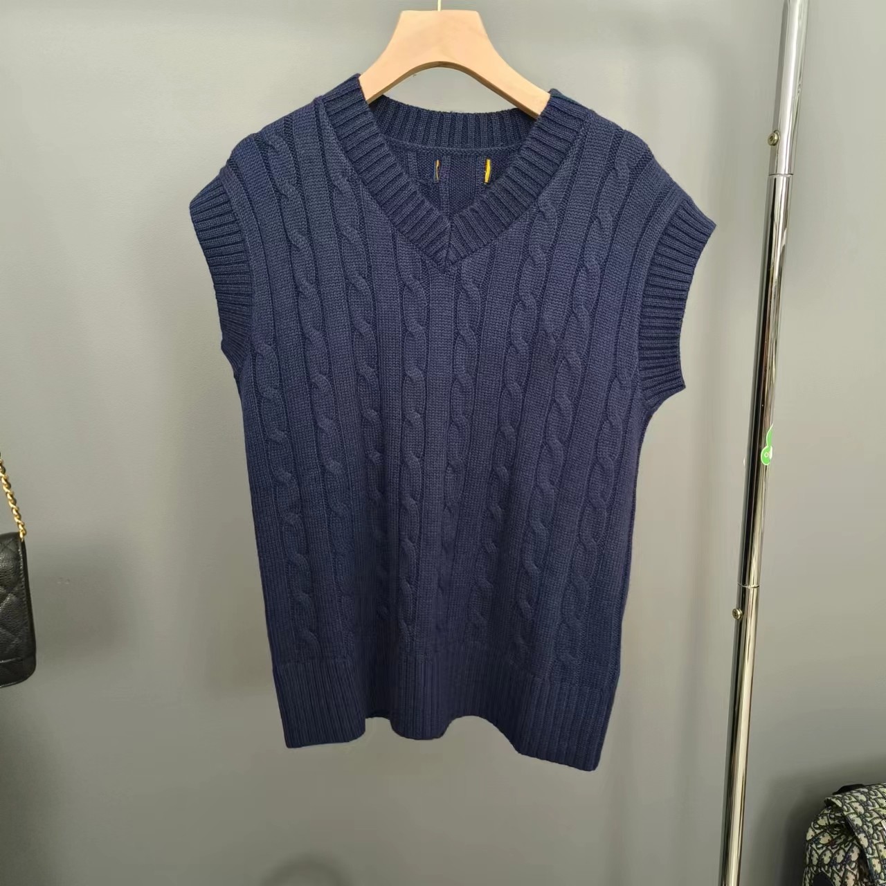 13722「哎呦家」春秋新款针织马甲女背心宽松减龄麻花