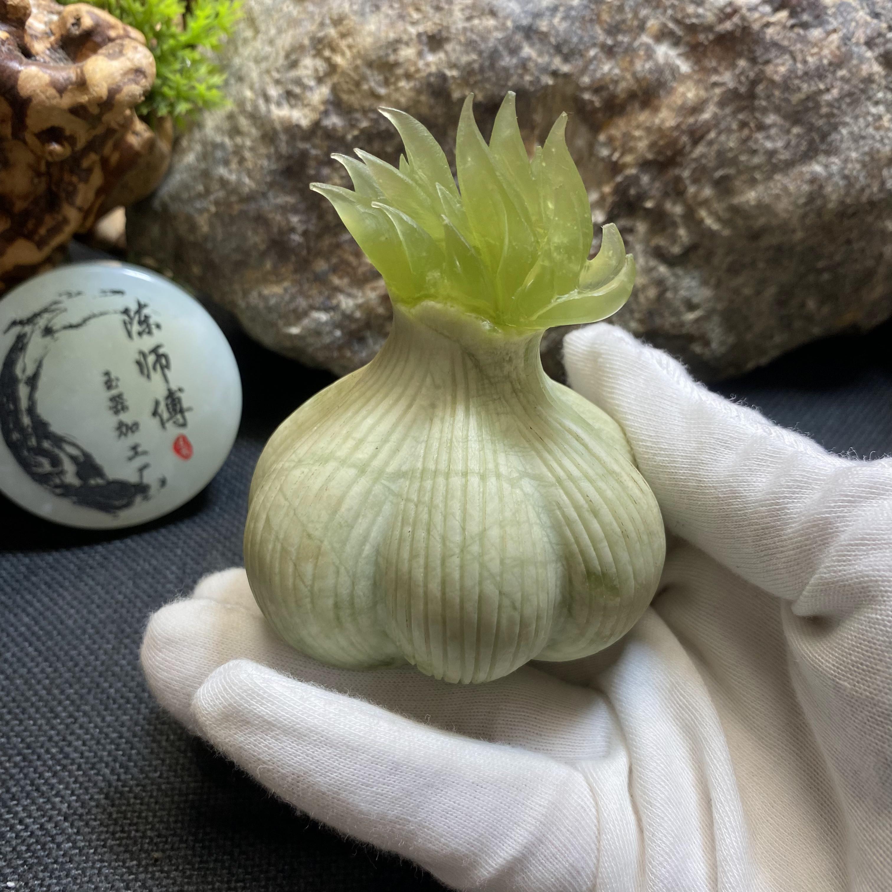 天然岫玉手工精雕俏色大蒜头摆件蒜了吧桌面装饰摆设玉石雕刻