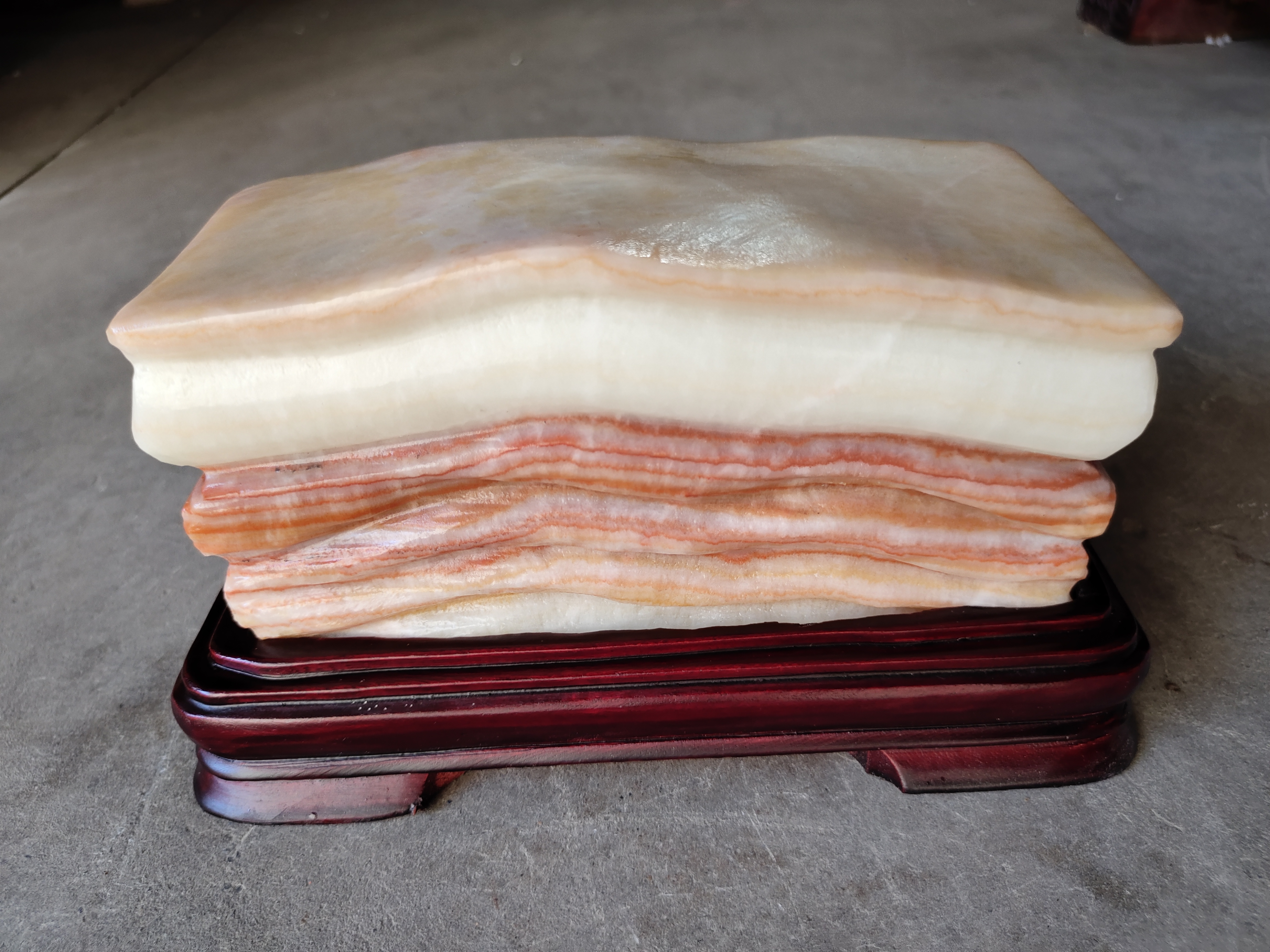 广西天然猪肉石，家居摆件品，石头长19宽9高9带底座长21cm