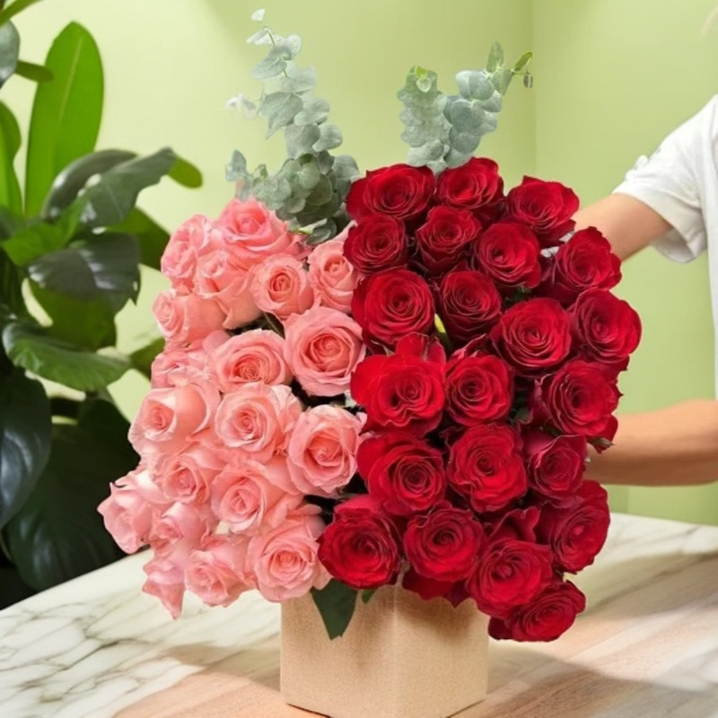 粉玫瑰10支+红玫瑰20支+配草1扎