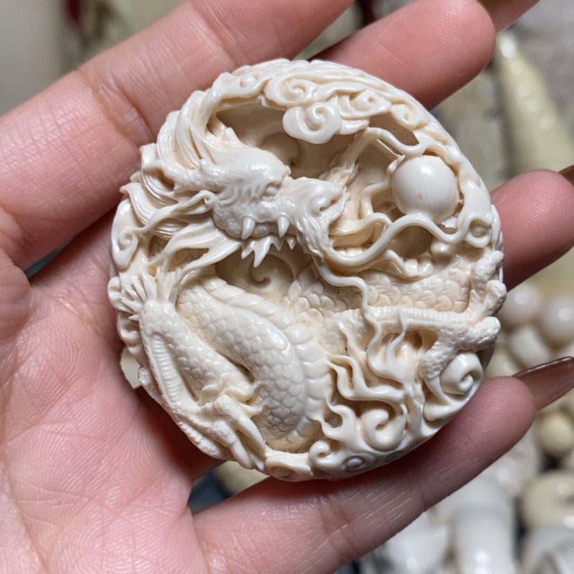 【闪购商品】白冰根雕神*