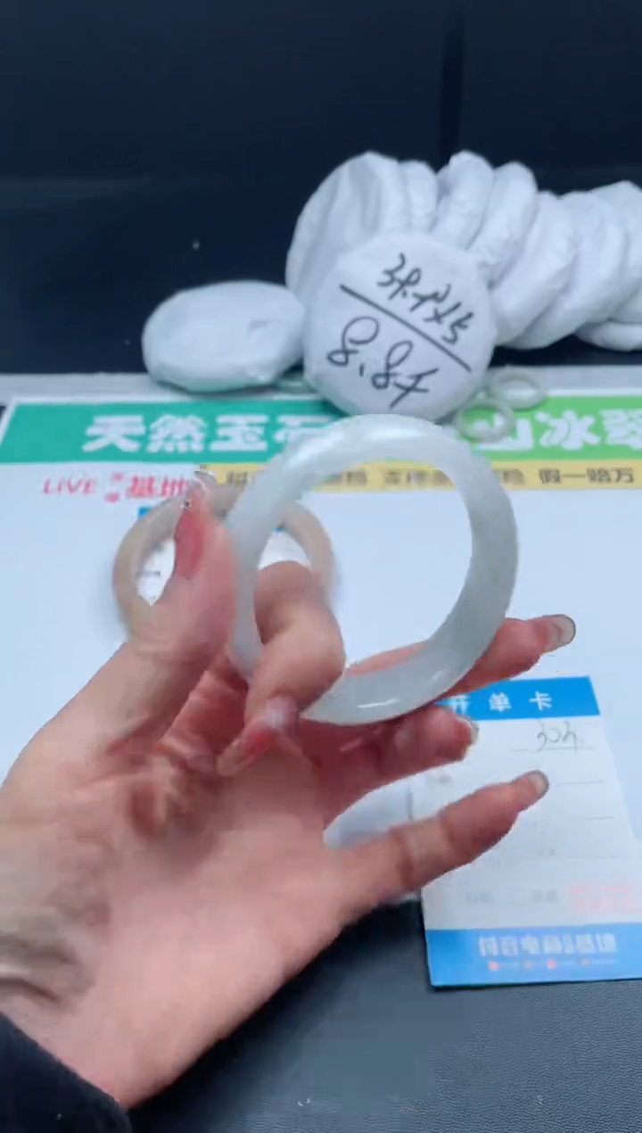 【闪购商品】石英质玉手镯未镶嵌303/55.8