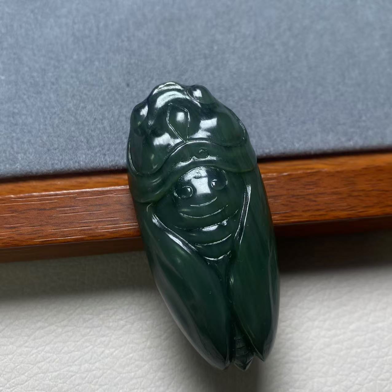 【迈越珠宝】天然和田玉碧玉吊坠瓷蓝猫眼金蝉雕刻巧雕玉吊坠精雕