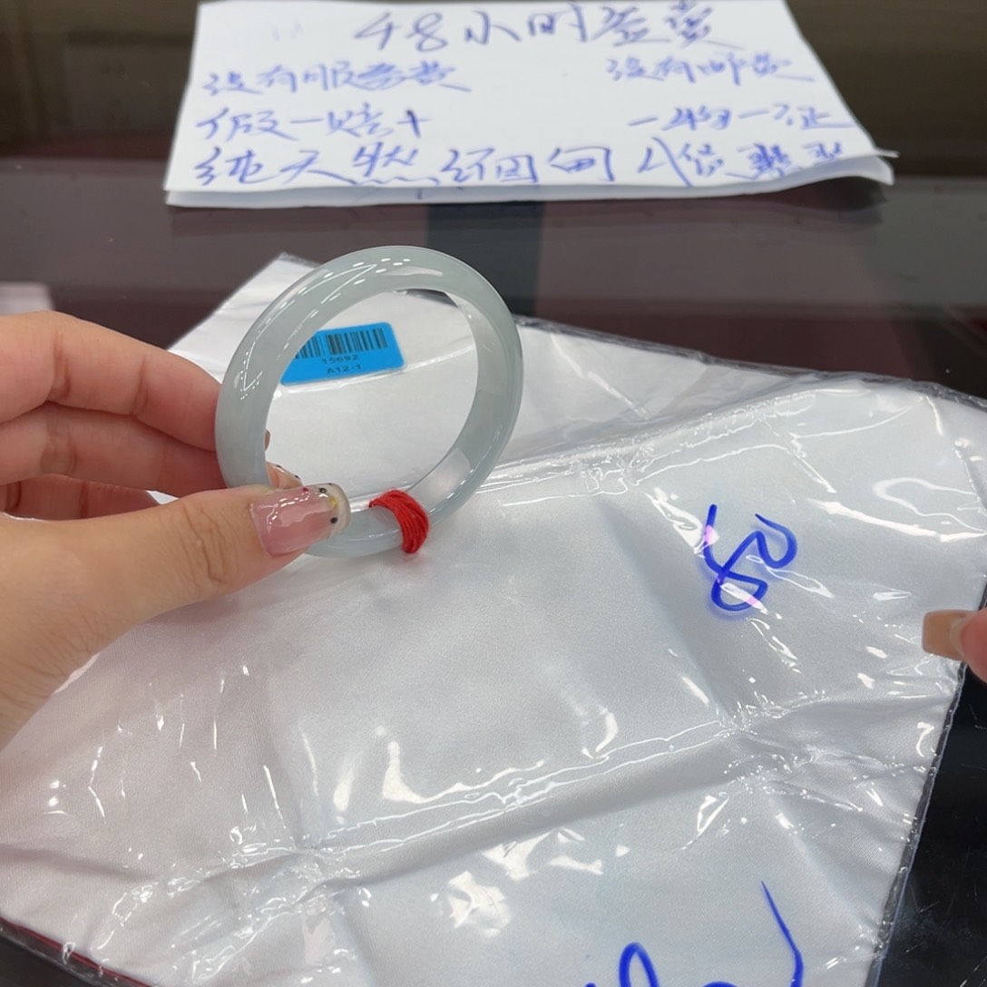 翡翠手镯未镶嵌50圈口