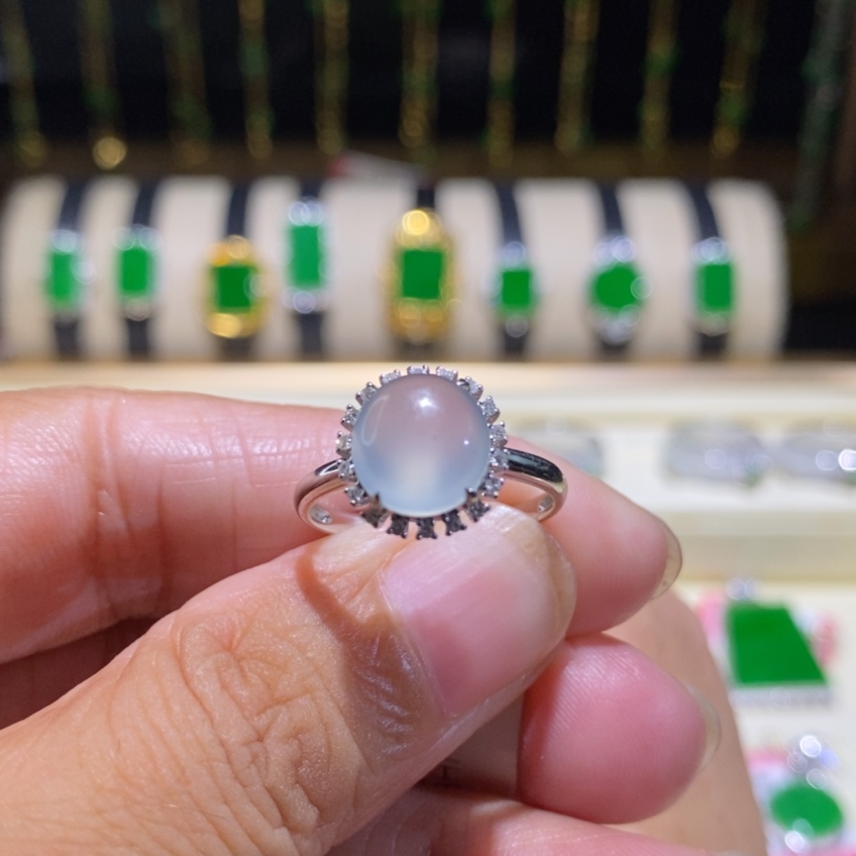 【闪购商品】翡翠颈饰18K金镶嵌戒指