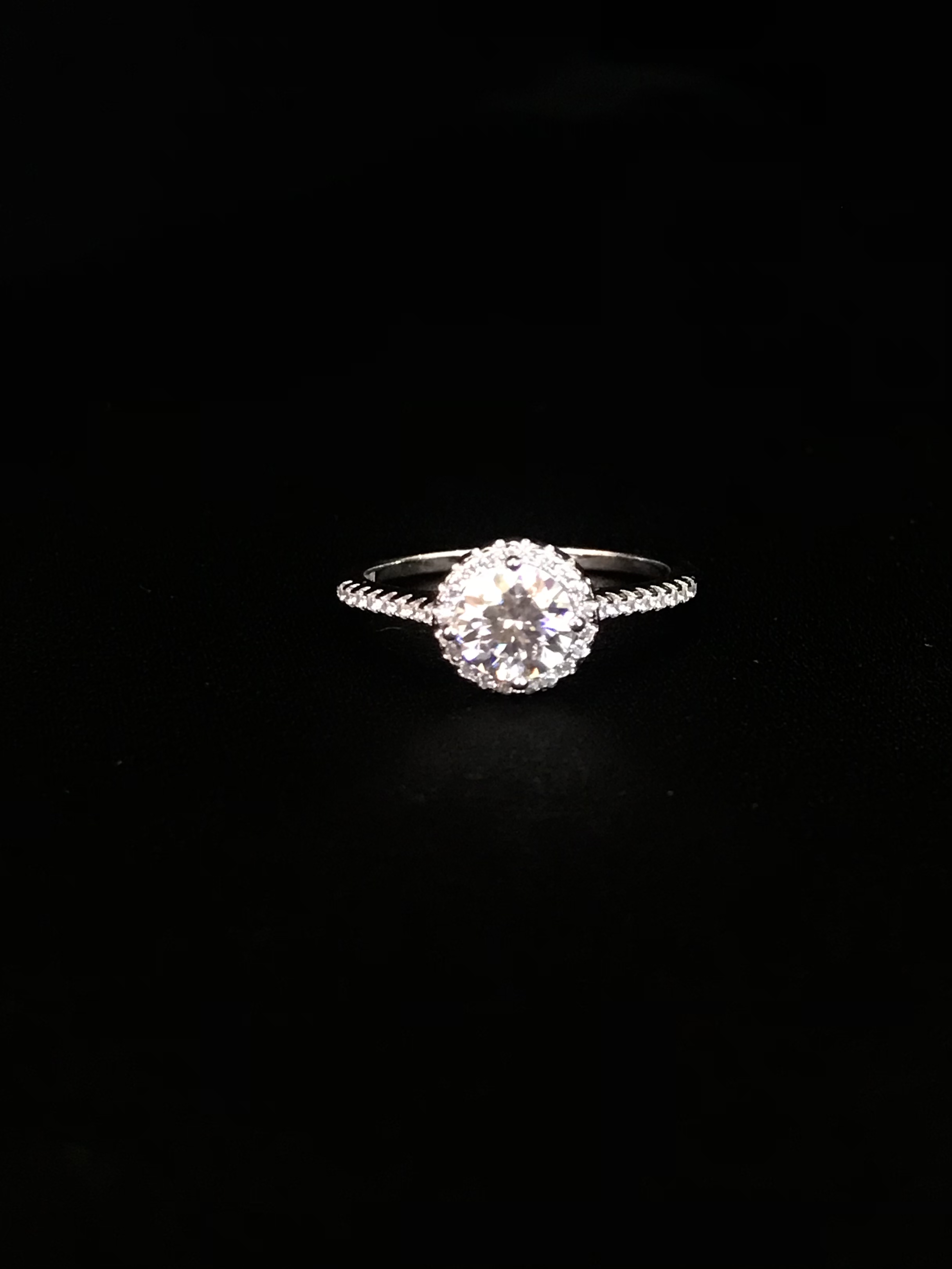 非金属戒指 戒指 哥伦比亚白色情人豪镶戒指3ct  E1