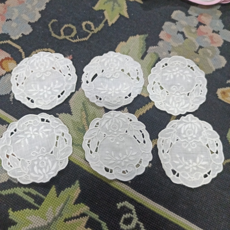 O351 手绣花圆杯垫9cm白色棉麻质 6片