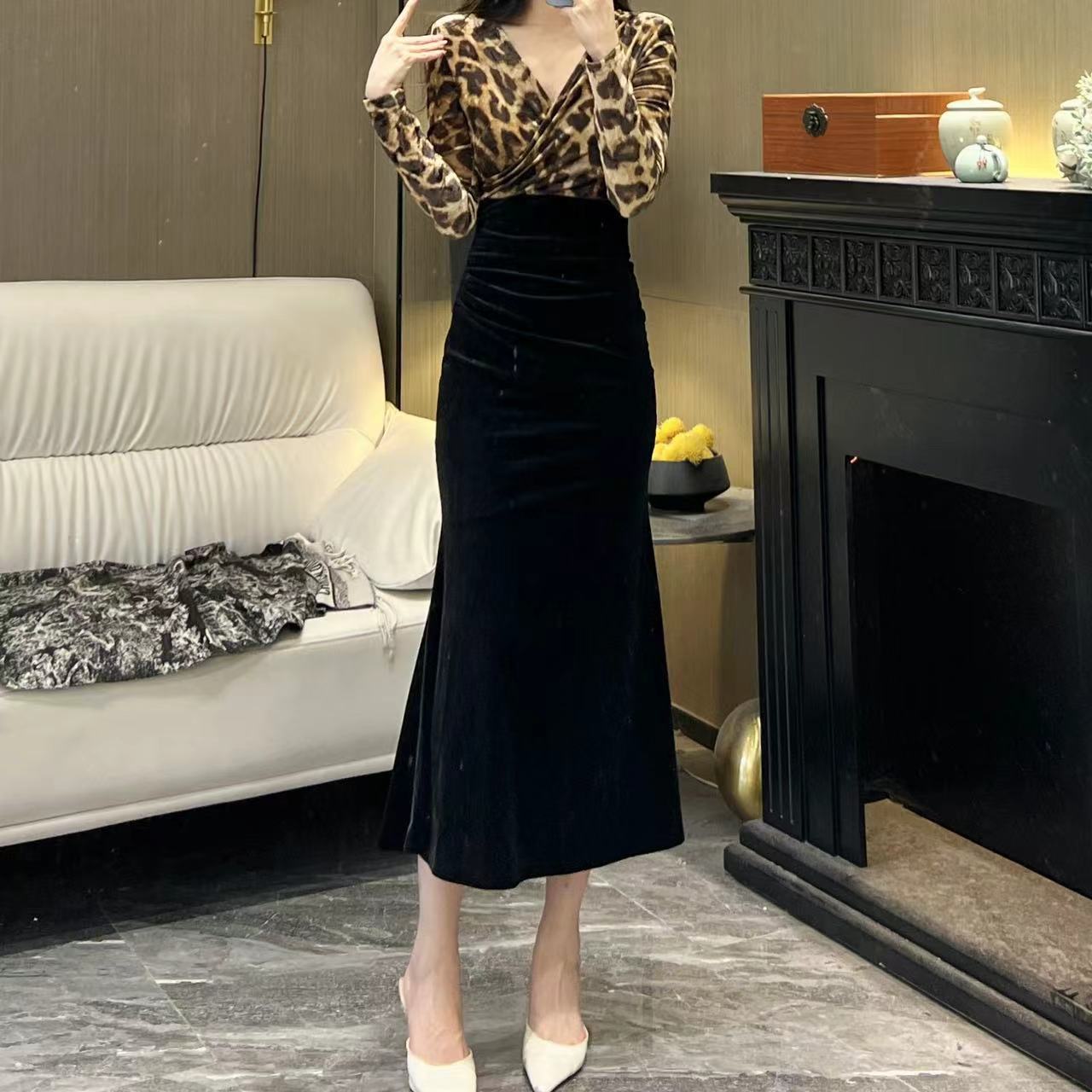气质女人味轻奢V领长袖丝绒拼接花色印花包身时尚百搭鱼尾连衣裙