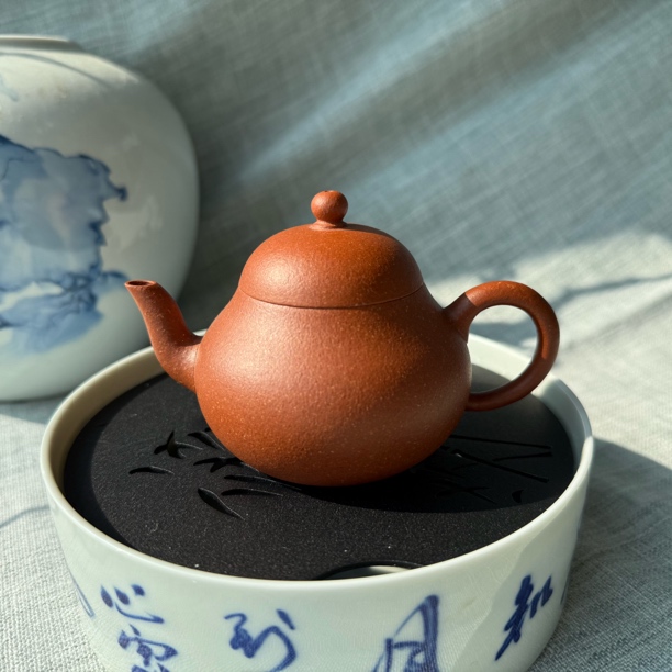 宜兴宝山原矿红降坡150cc矮梨紫砂壶