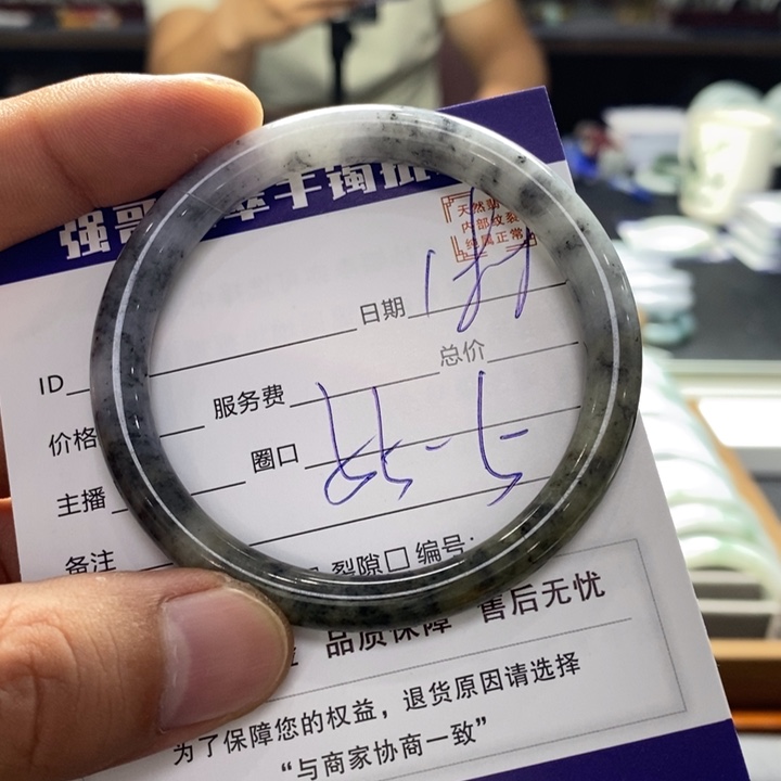 翡翠手镯未镶嵌翡翠手镯未镶嵌