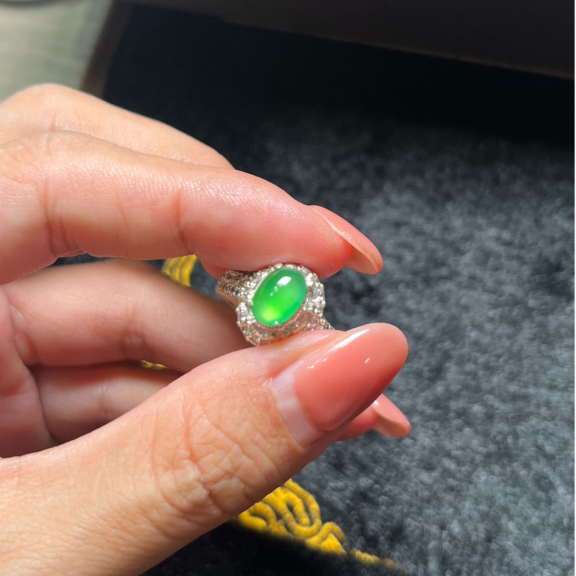 羿飞甄选缅甸天然翡翠果绿界面尺寸8。6。3.2