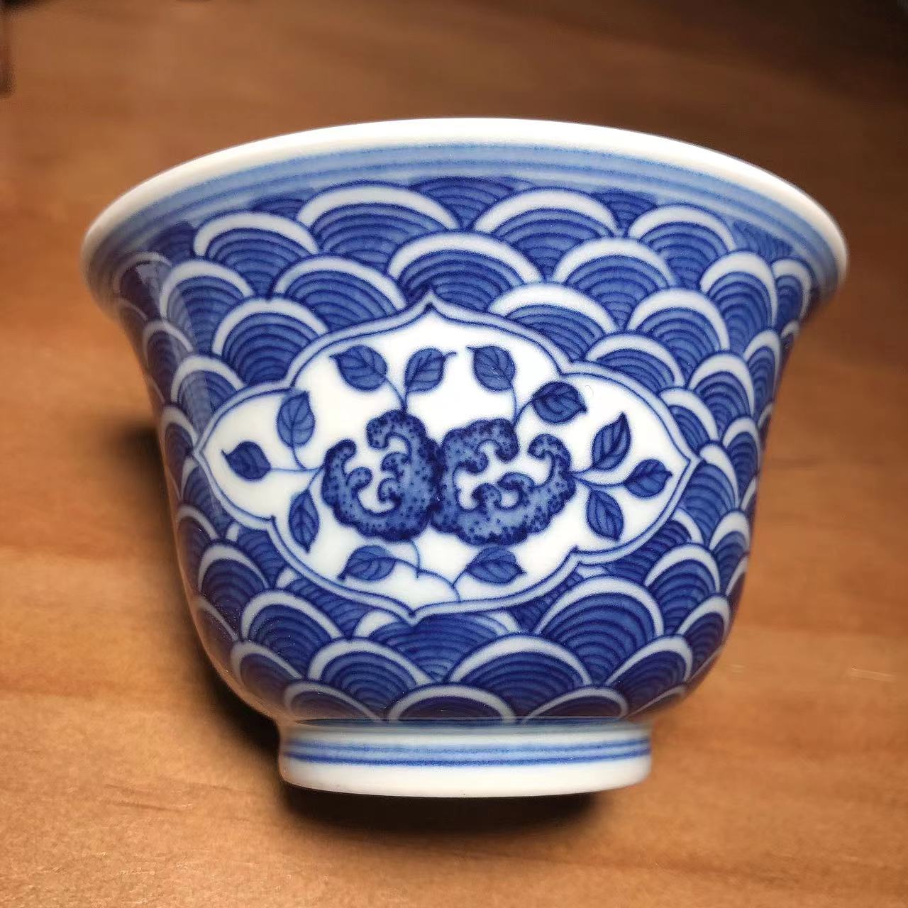 瓷缘阁  景德镇柴窑纯手工手绘釉下青花海水纹铃铛主人杯