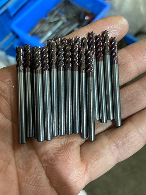 1到4毫米铣刀和球刀，成色完美，加工不锈钢，钛合金，模具料