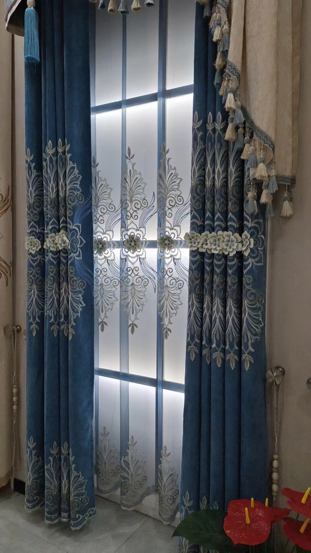 厂家特价高档雪尼尔绣花手感好超垂顺卧室款优雅生活蓝色米色咖色