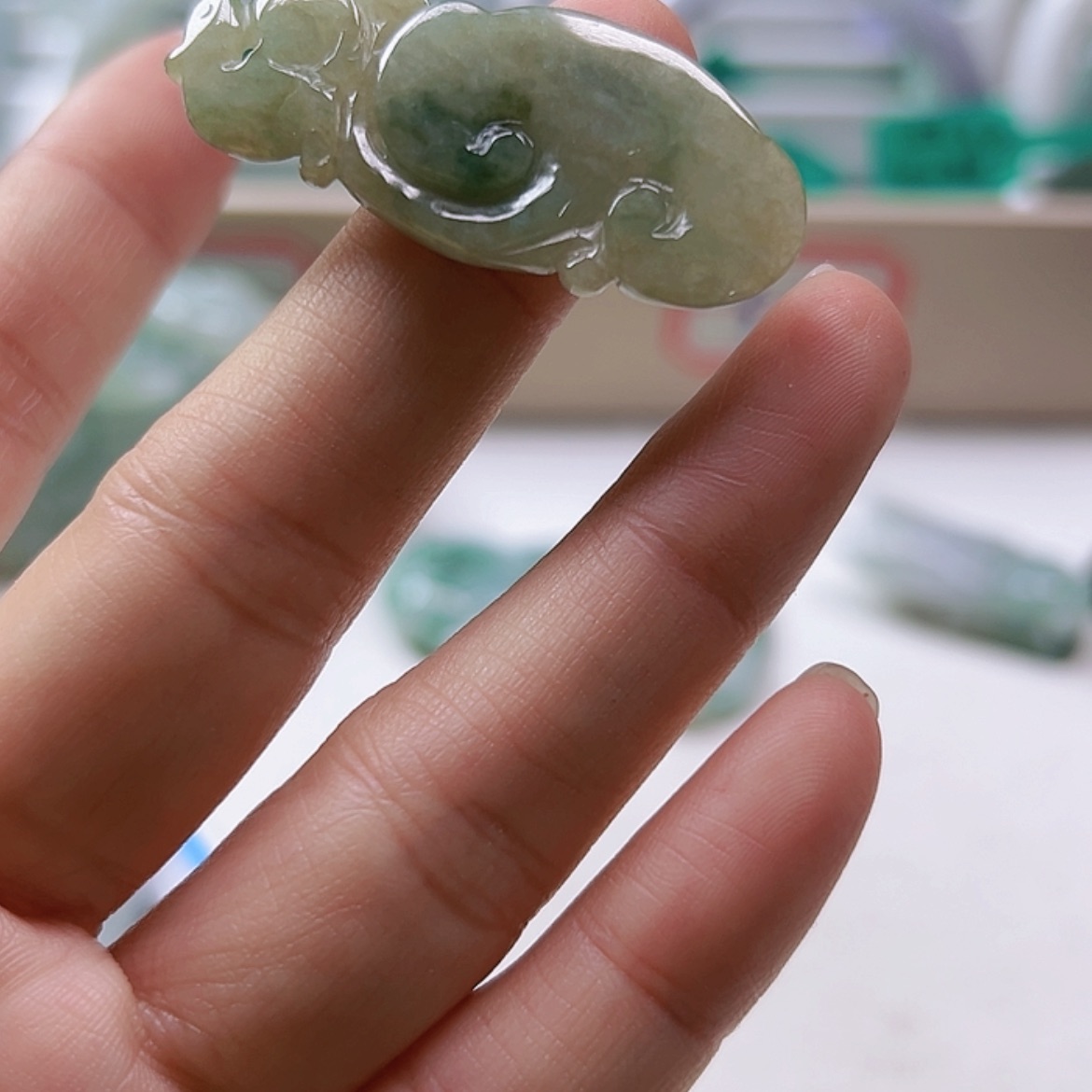 【闪购商品】翡翠手镯未镶嵌往**首
