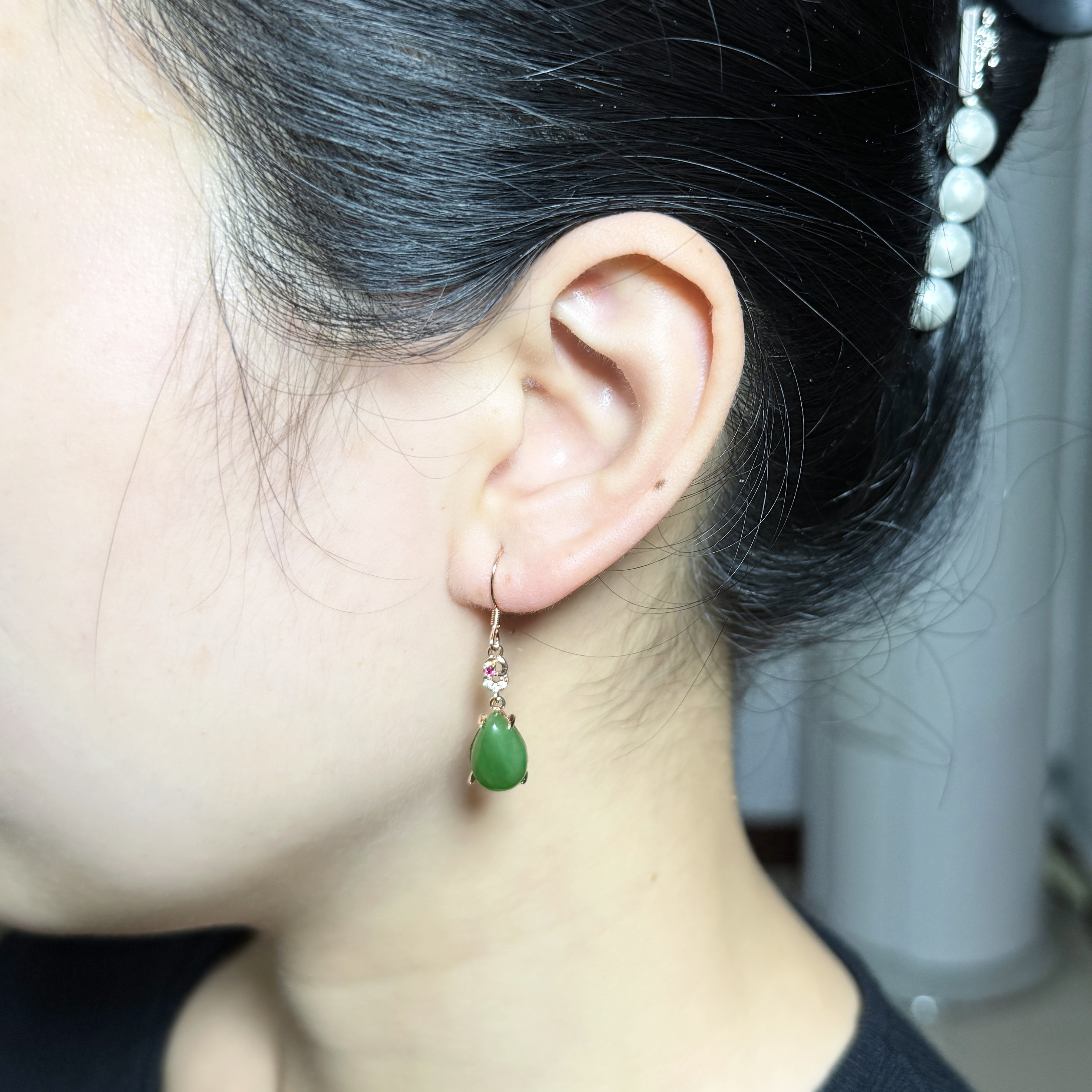 【明钰甄选】和田玉碧玉水滴女士时尚轻奢精美高冰耳饰和田玉耳饰