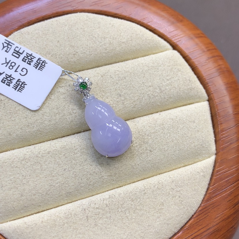 【闪购商品】翡翠颈饰18K金镶嵌菇*