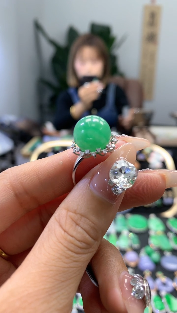 【闪购商品】翡翠颈饰18K金镶嵌戒指