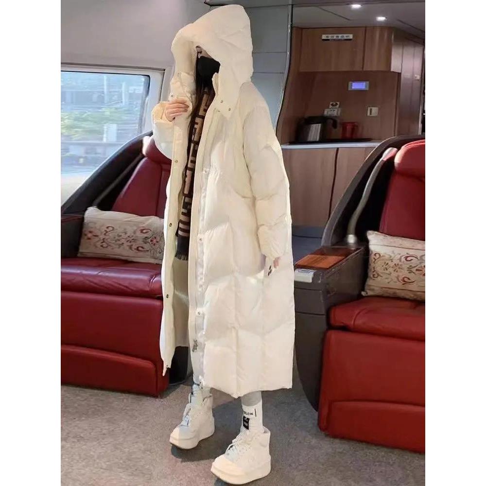 波司羽绒服新款爆款白色过膝长款羽绒女士女款装时尚设计师款连