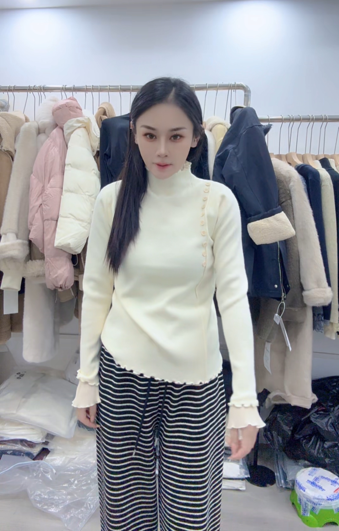 鑫老大：扣子设计针织打底带花边