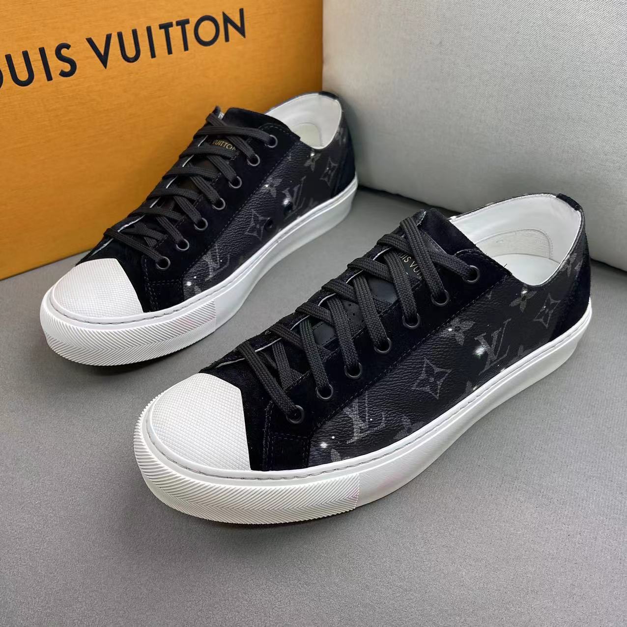 LouisVuitton/路易威登黑色星空老花满印时尚百搭板鞋 40码/97新