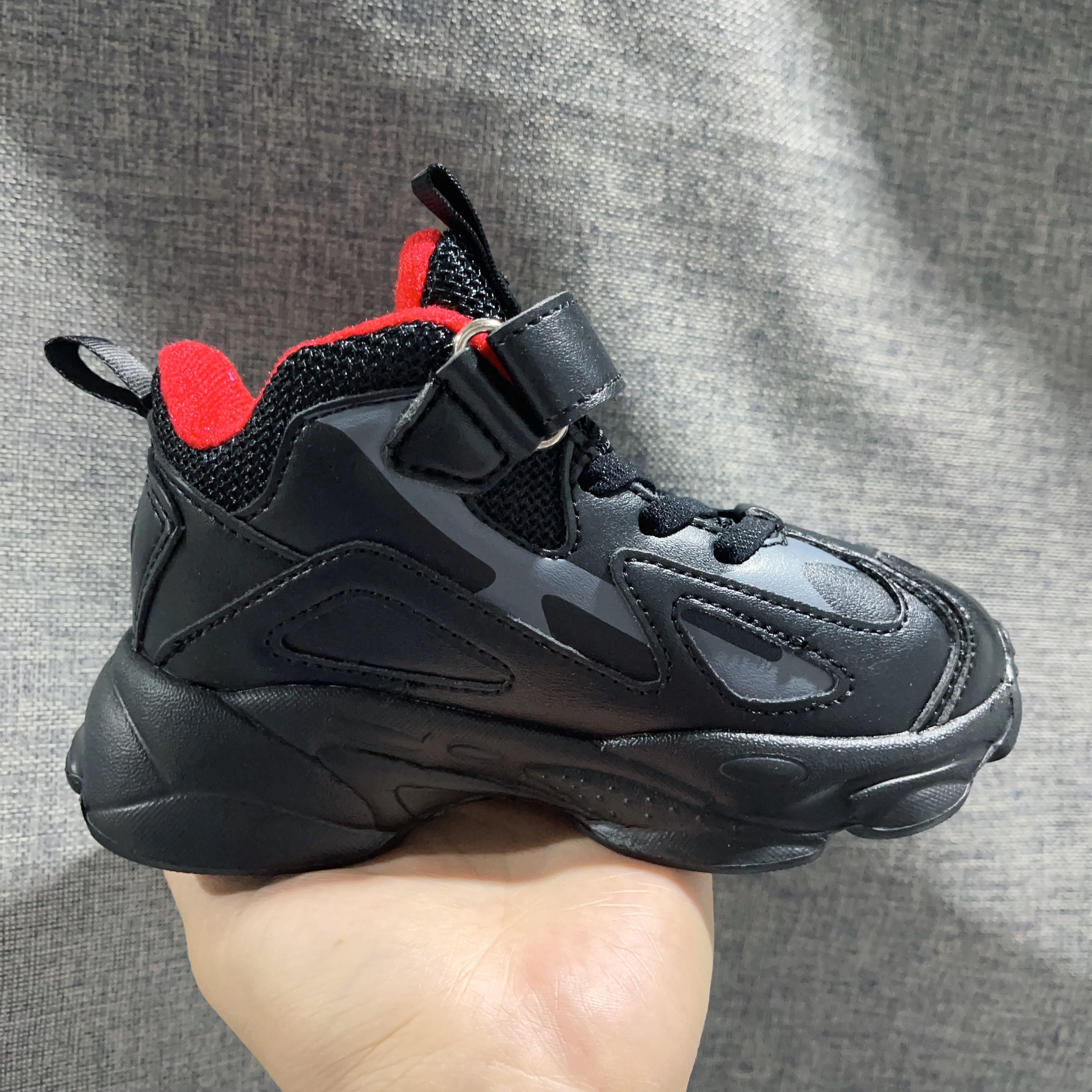 百丽    黑色 毛巾绒儿童休闲运动鞋320553 /305011(新库A7）12月9