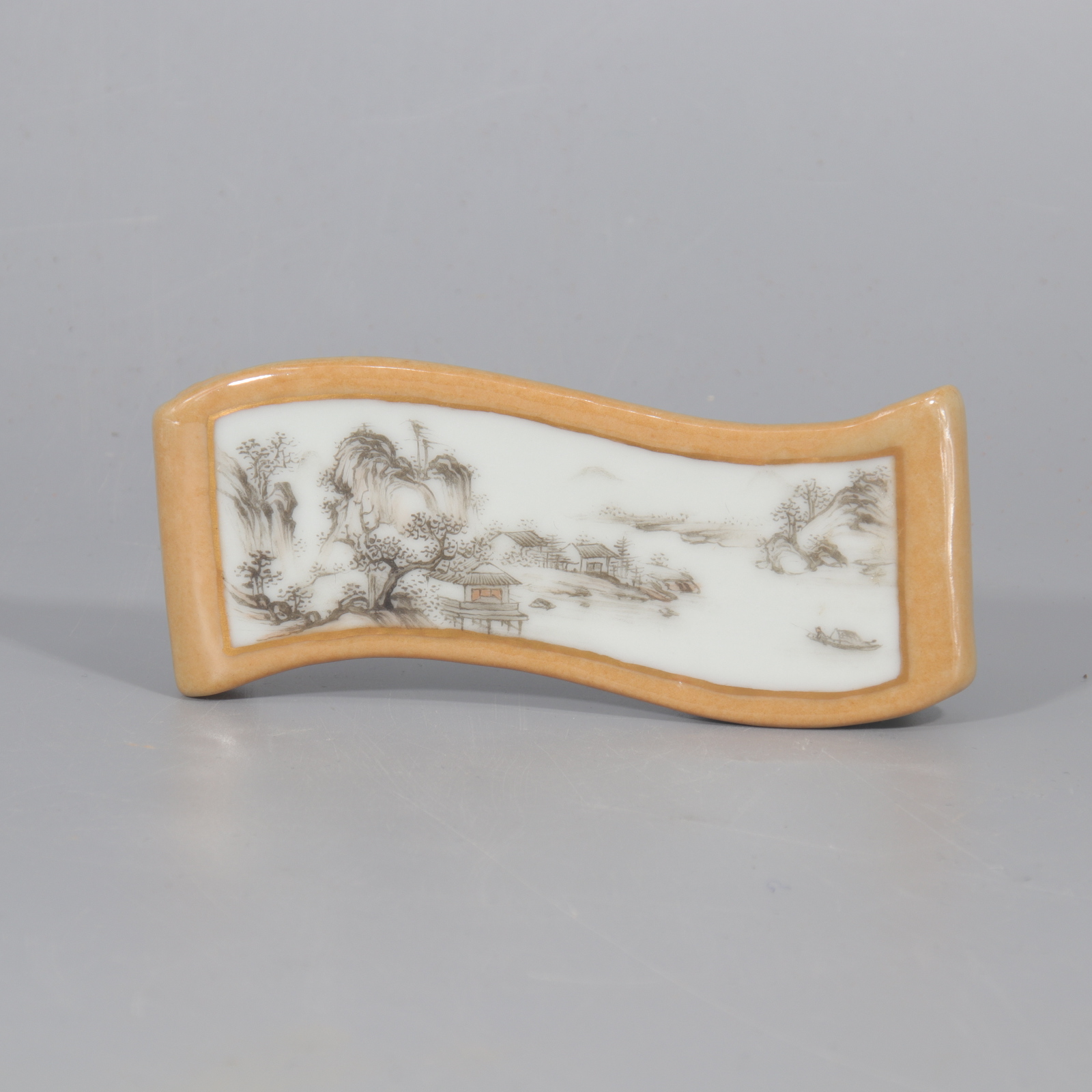 墨彩开窗山水纹臂搁   H411-023