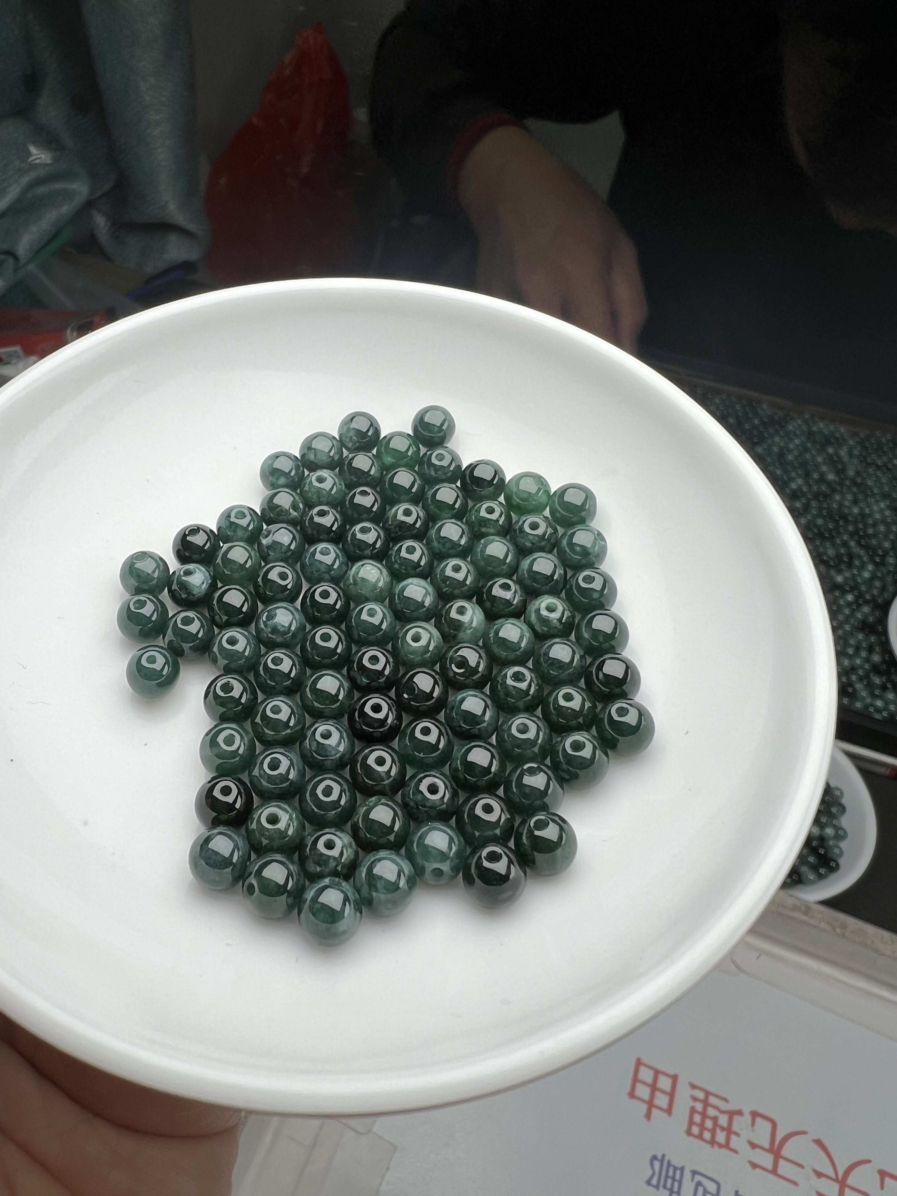 天然翡翠a货，湖水蓝0580，尺寸约5.8mm,散珠100颗=50手工编织