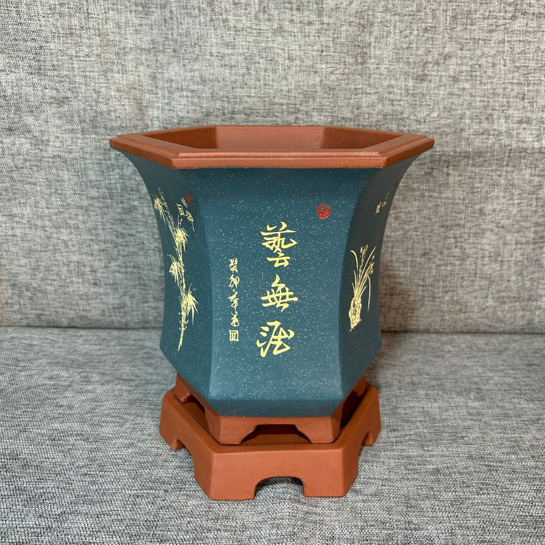 当代 宜兴紫砂手工六方春兰建兰粉浆兰花盆带托
