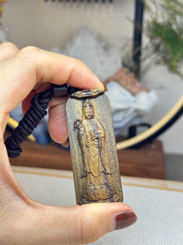 印尼达拉干正区大号净瓶观姐姐吊坠手把件天然原木雕刻精工高抛
