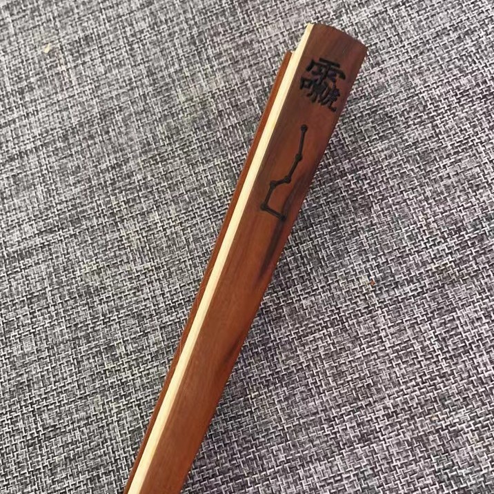 雷击枣木精品雷焦扇子，尺寸，10寸15方。雷击焦黑。