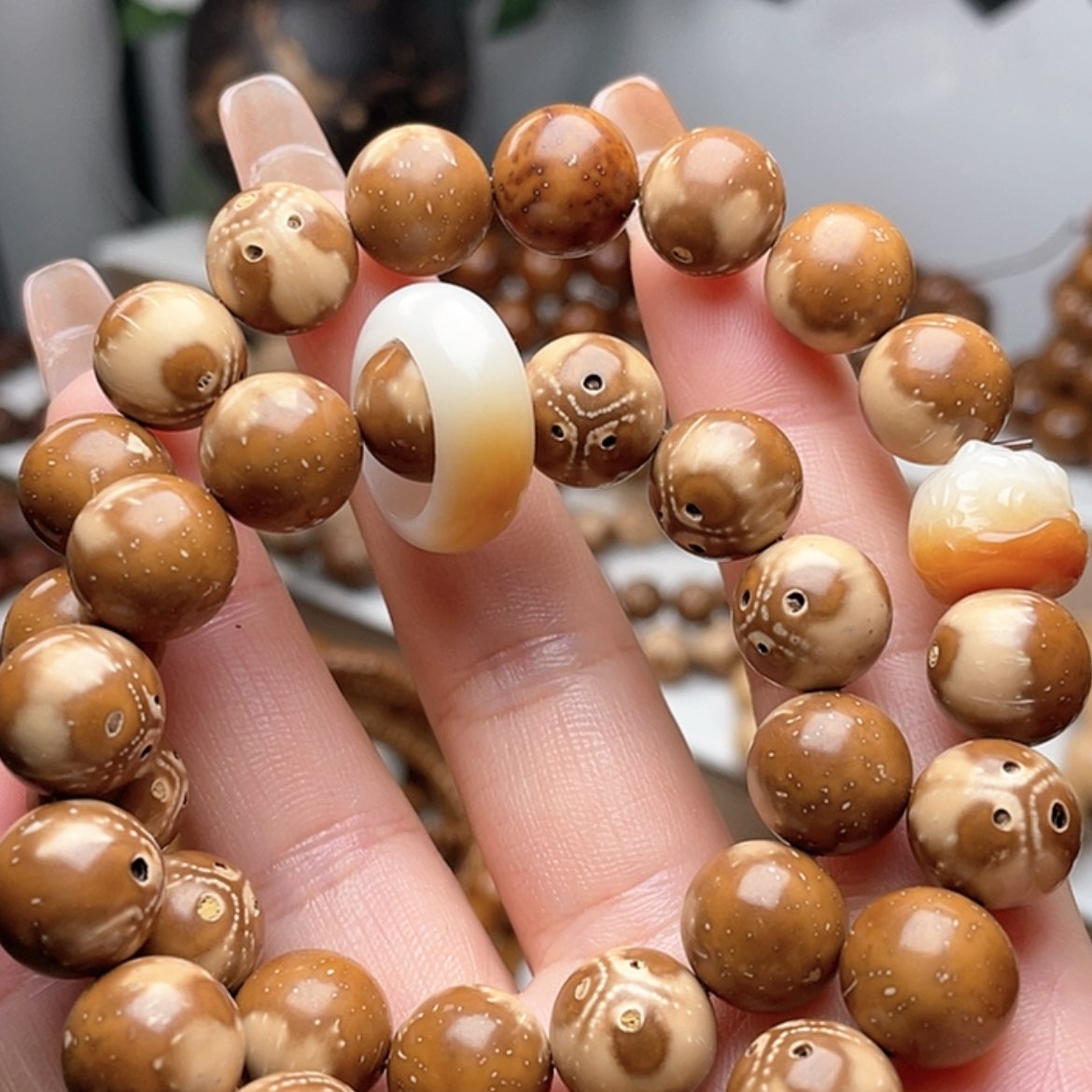【闪购商品】紫金鼠手串12花皮熊猫手持