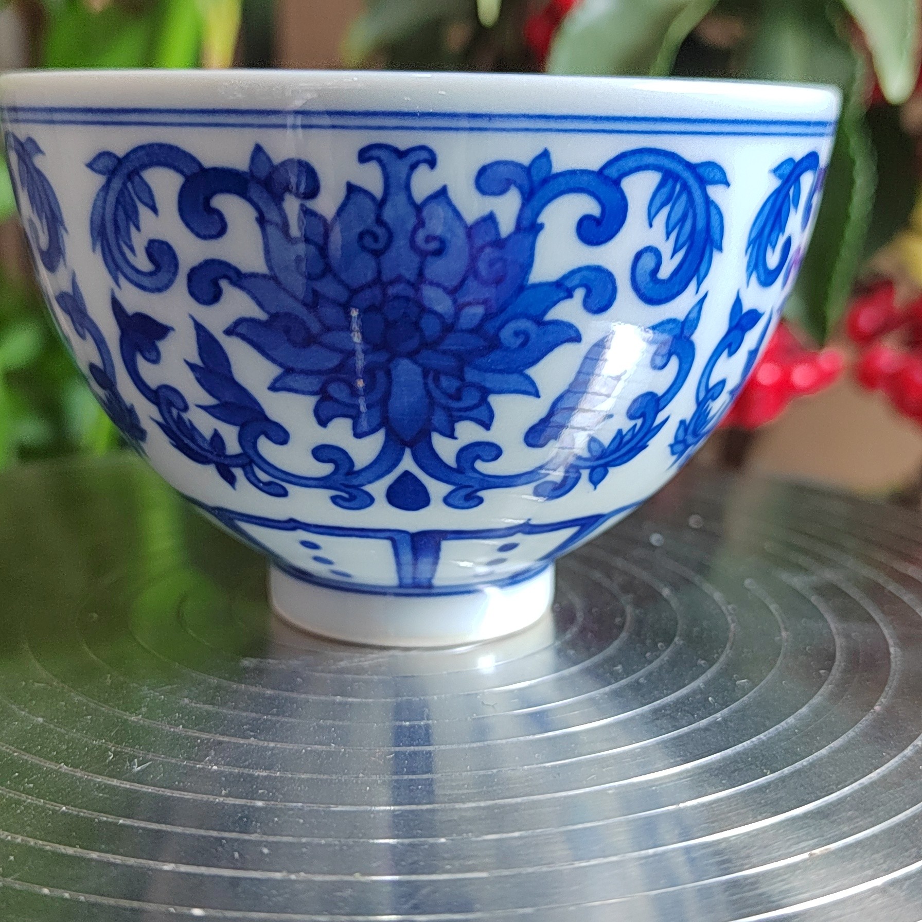 纯手绘青花缠枝莲鸡心杯