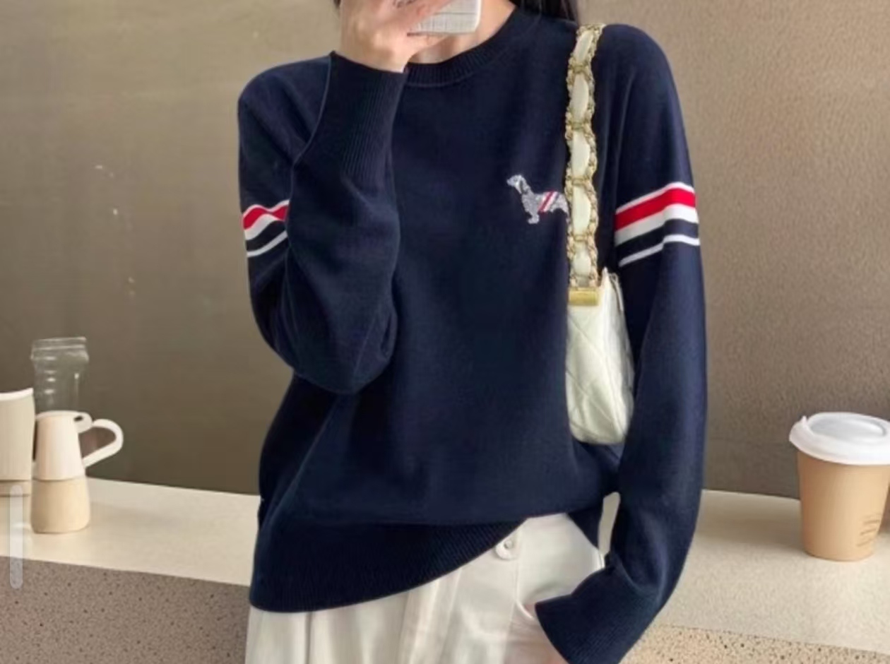 [我是老板娘]2024秋冬新款刺绣小狗图案长袖套头针织打底衫AB055