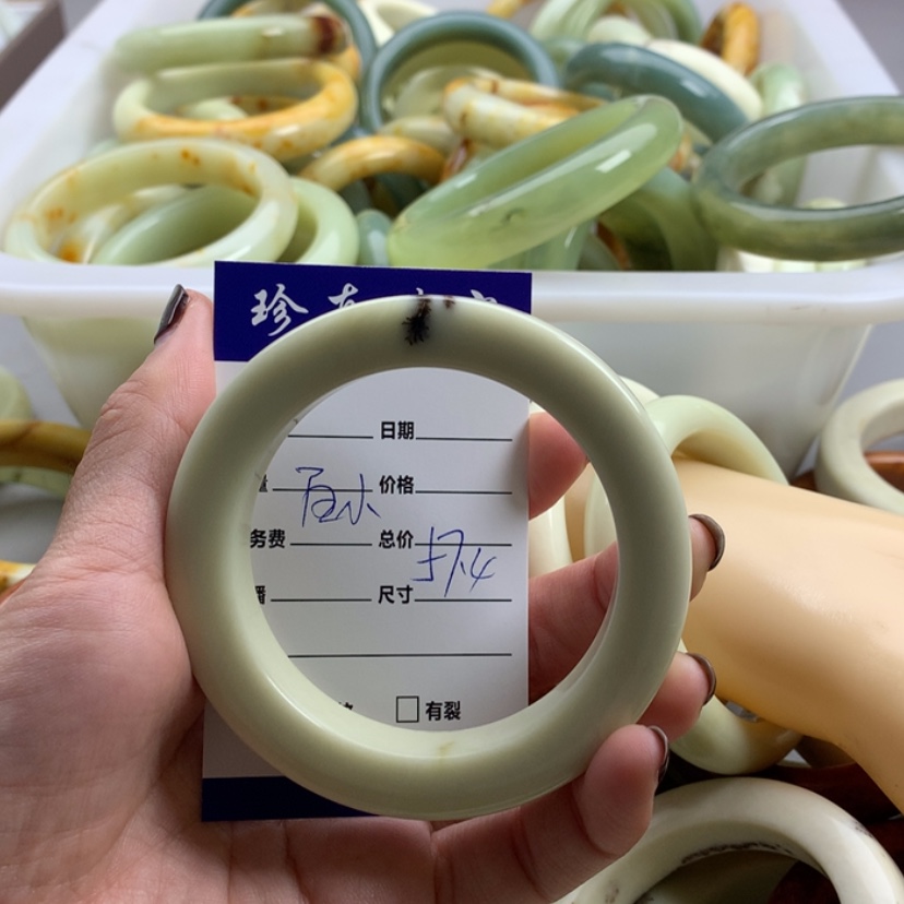【闪购商品】蛇纹石玉手镯未镶嵌百*生