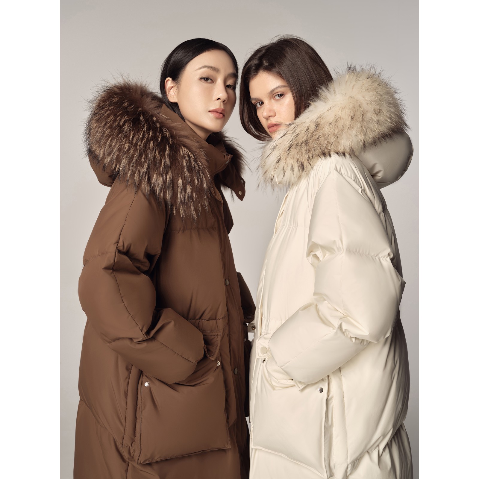 周淼ZHOUMIAO超大貉子毛90白鸭绒可拆卸连帽长款羽绒服ZM23Y5226J