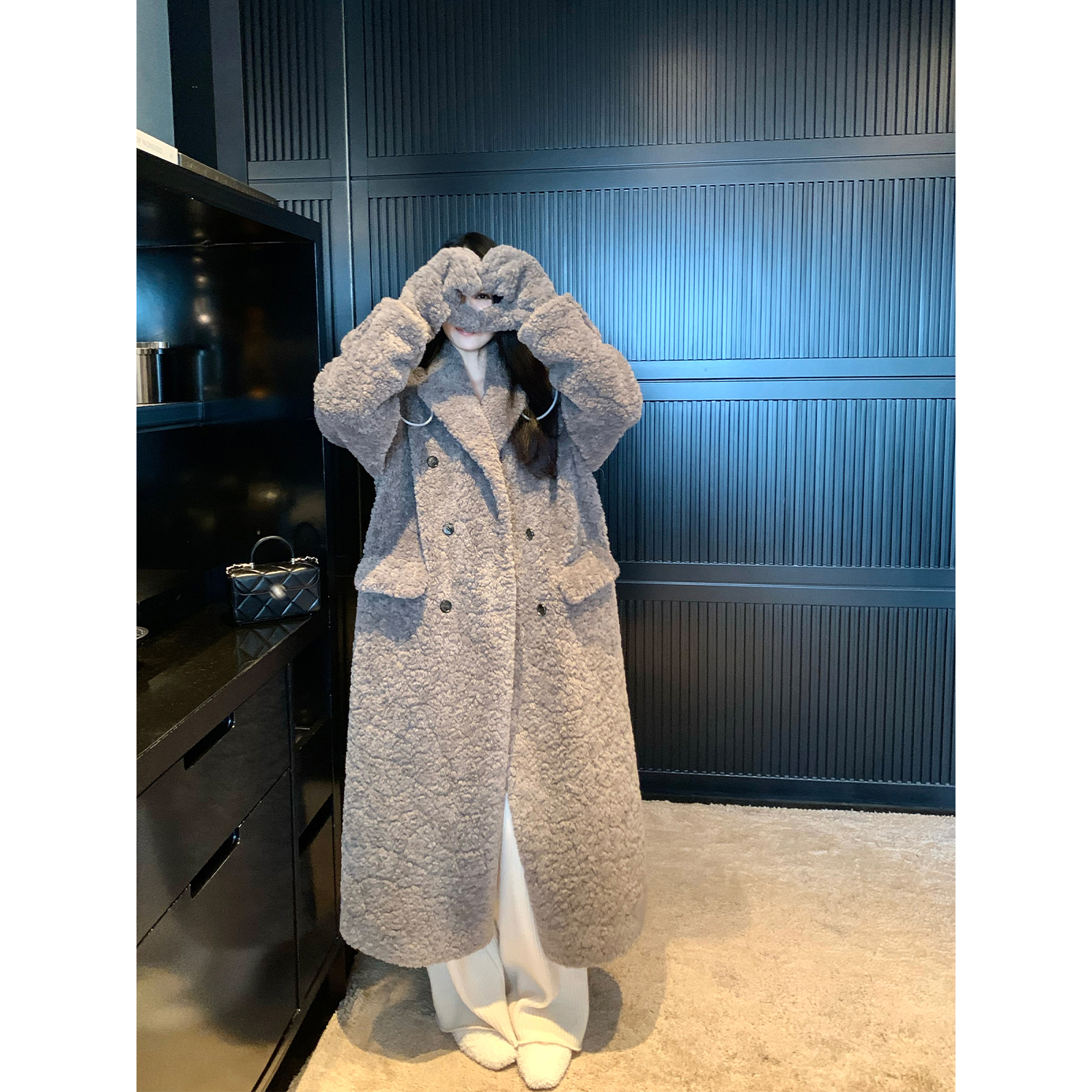 周淼ZHOUMIAO仿托卡环保毛呢大衣外套女 挂脖连指手套ZM24P9391Y