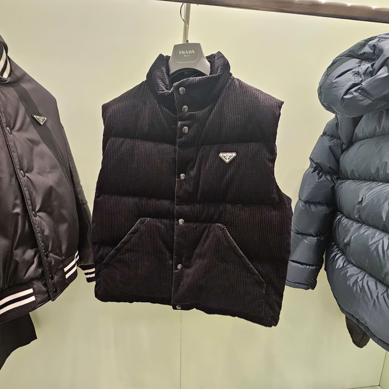 全新未使用 Prada/普拉达 男士男款短款时尚休闲黑色加厚保暖