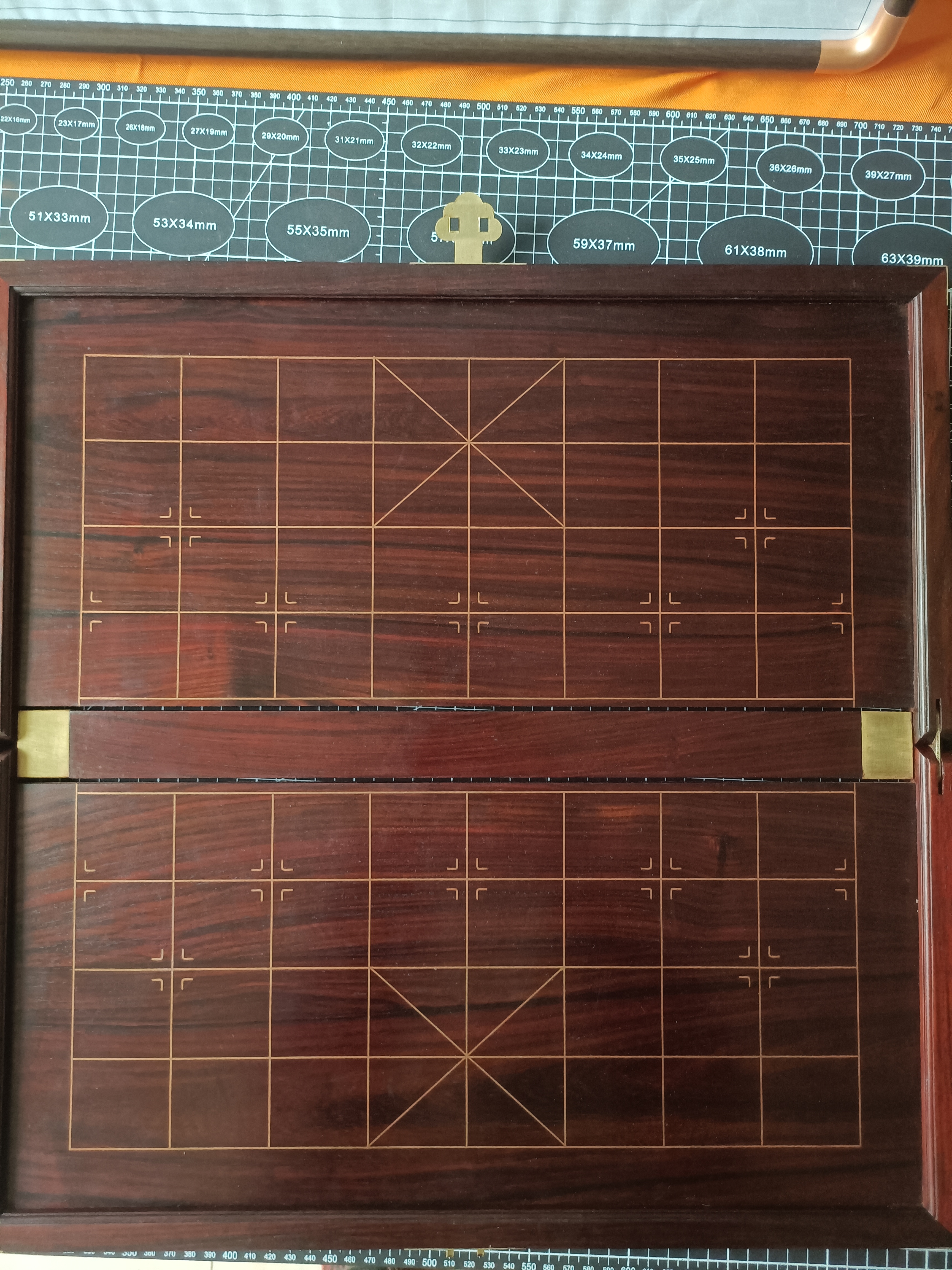 大红酸枝木，嵌丝折叠棋盘，围象双面，紧配合深嵌自主软化扁铜丝。