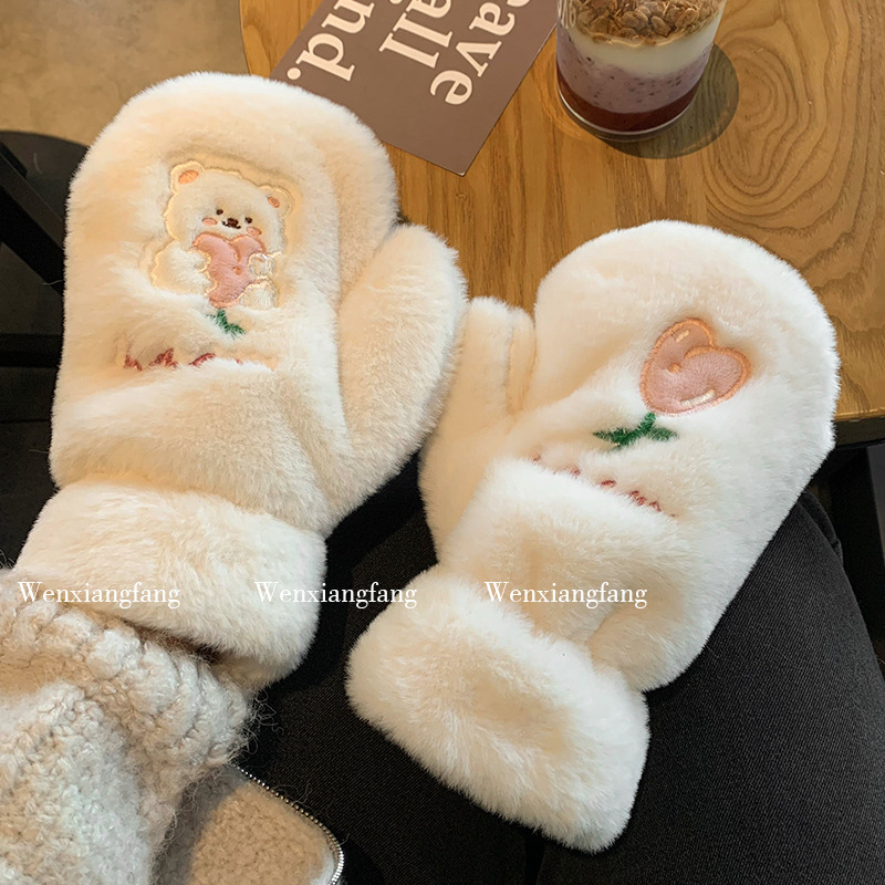 冬季保暖加厚连指郁金香小熊毛绒手套女秋防寒甜美白色可爱小围巾