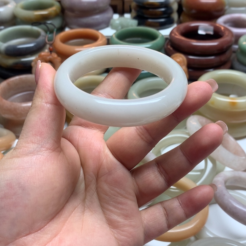 【闪购商品】石英质玉手镯未镶嵌回***漏