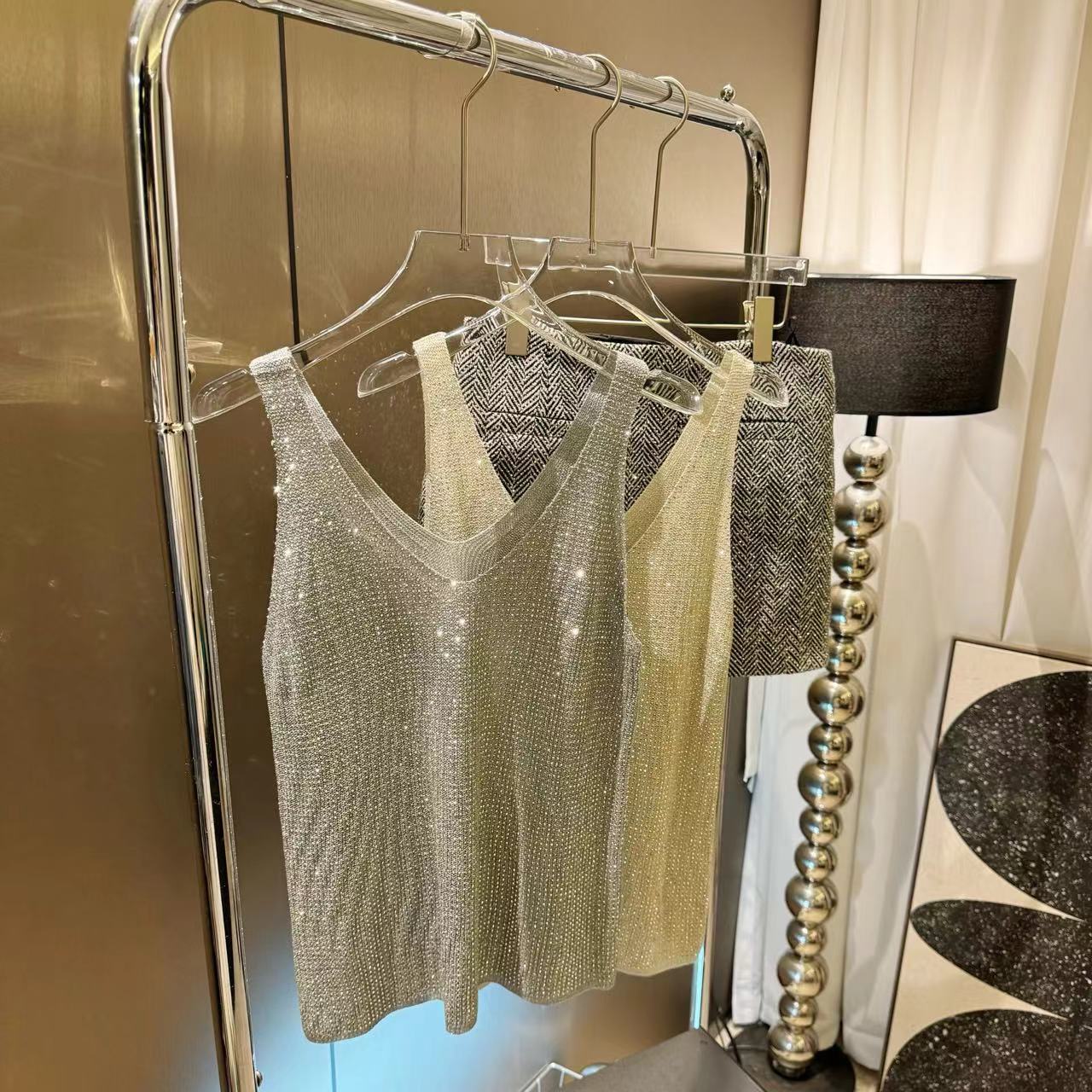 NANA STUDIO（月光少女）小众重工烫钻气质V领无袖百搭背心5005